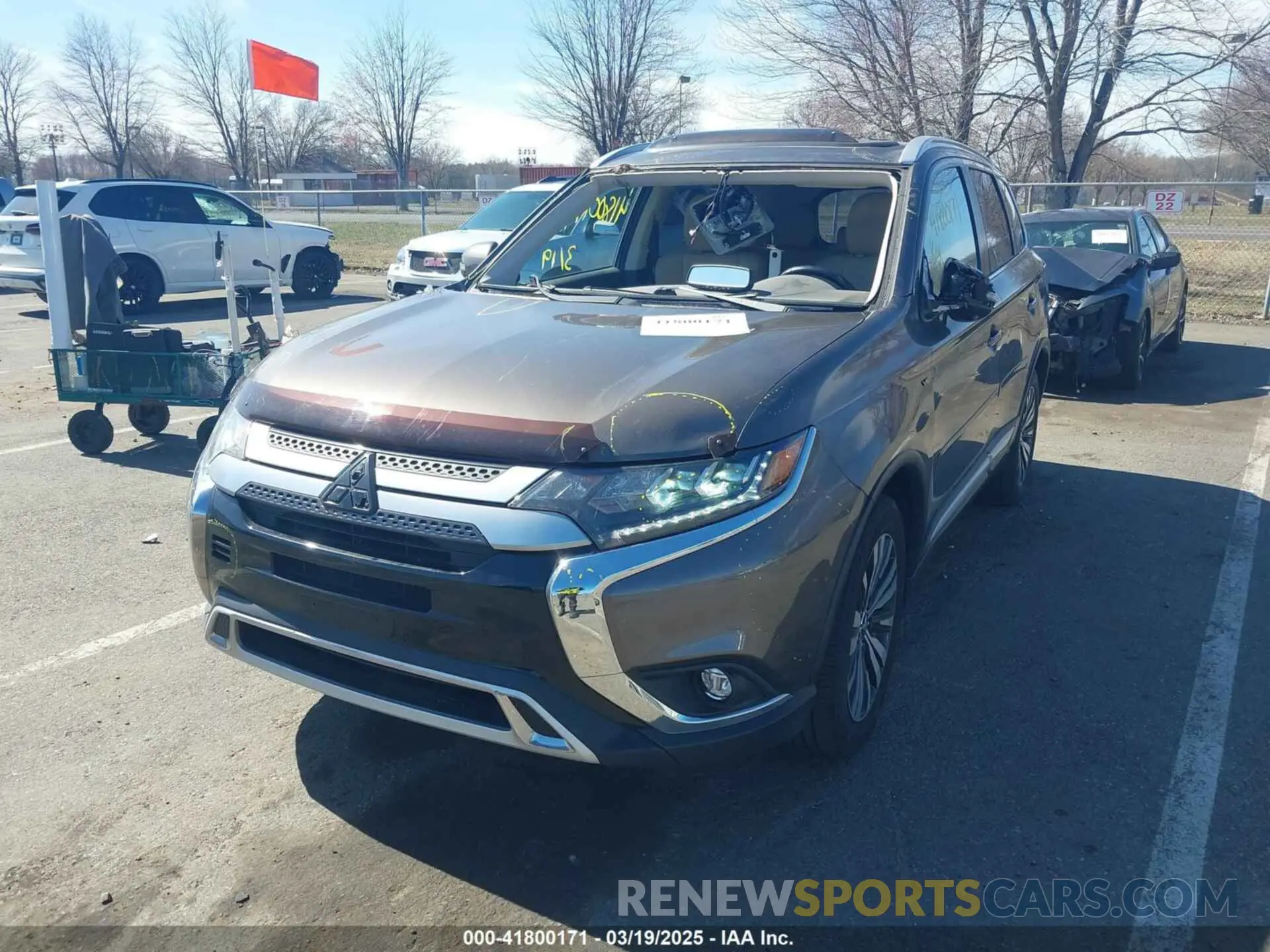 6 fotografías del automóvil dañado JA4JZ4AX4LZ008884 MITSUBISHI OUTLANDER 2020