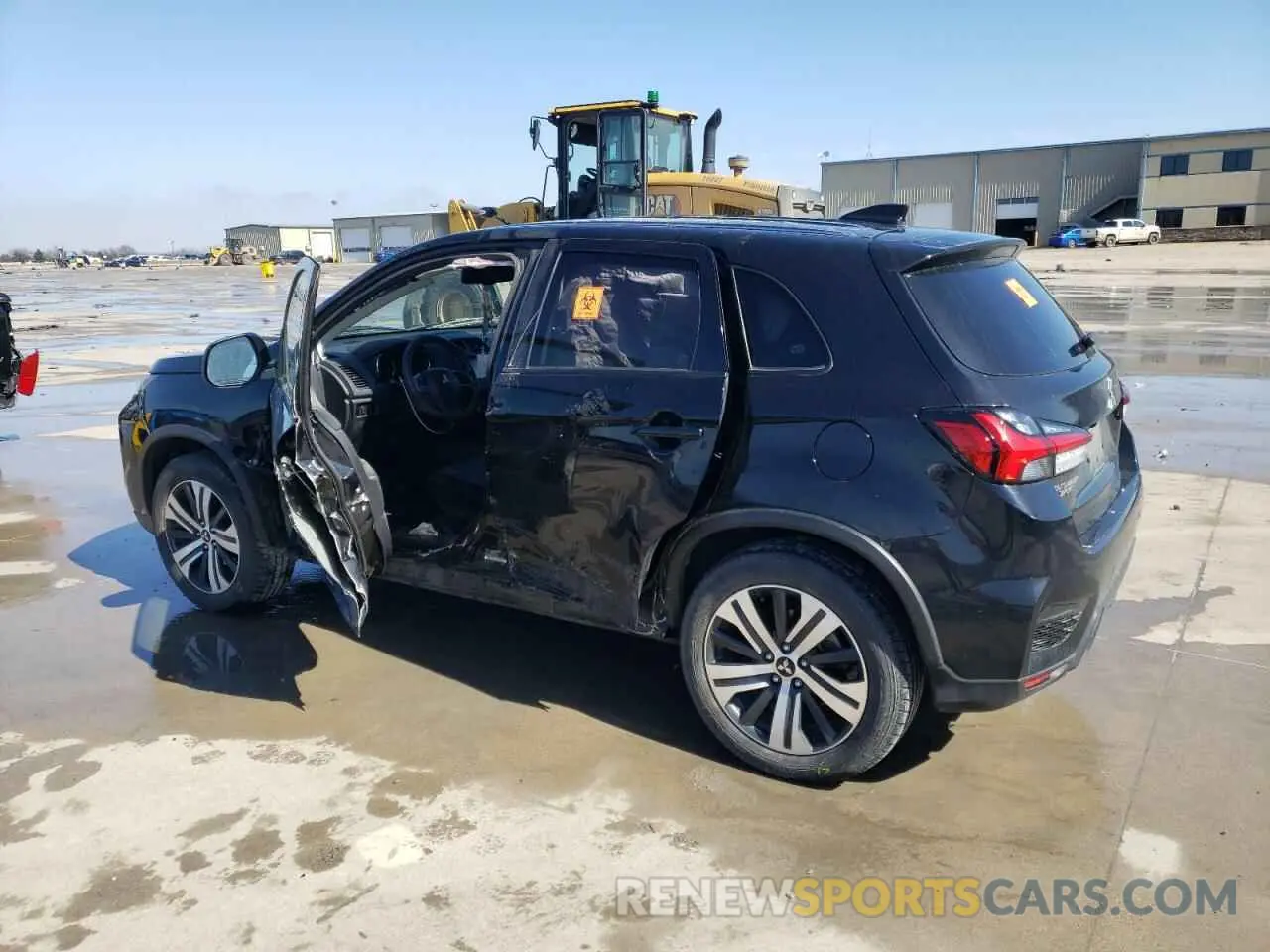 2 fotografías del automóvil dañado JA4APUAU2MU006092 MITSUBISHI OUTLANDER 2021