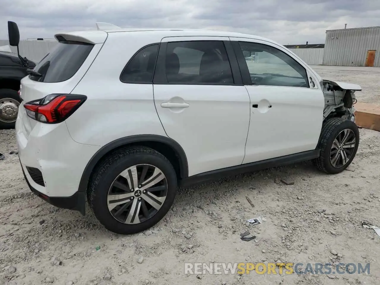 3 fotografías del automóvil dañado JA4APUAU5MU001596 MITSUBISHI OUTLANDER 2021