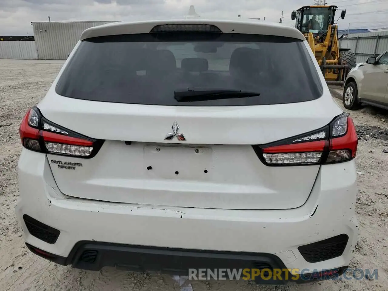 6 fotografías del automóvil dañado JA4APUAU5MU001596 MITSUBISHI OUTLANDER 2021