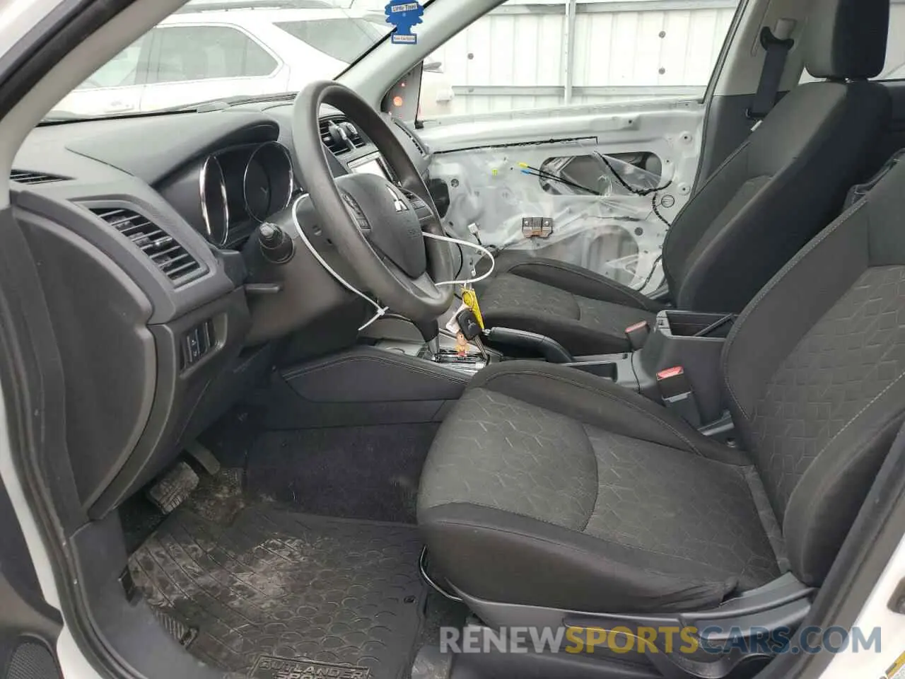 7 fotografías del automóvil dañado JA4APUAU5MU001596 MITSUBISHI OUTLANDER 2021