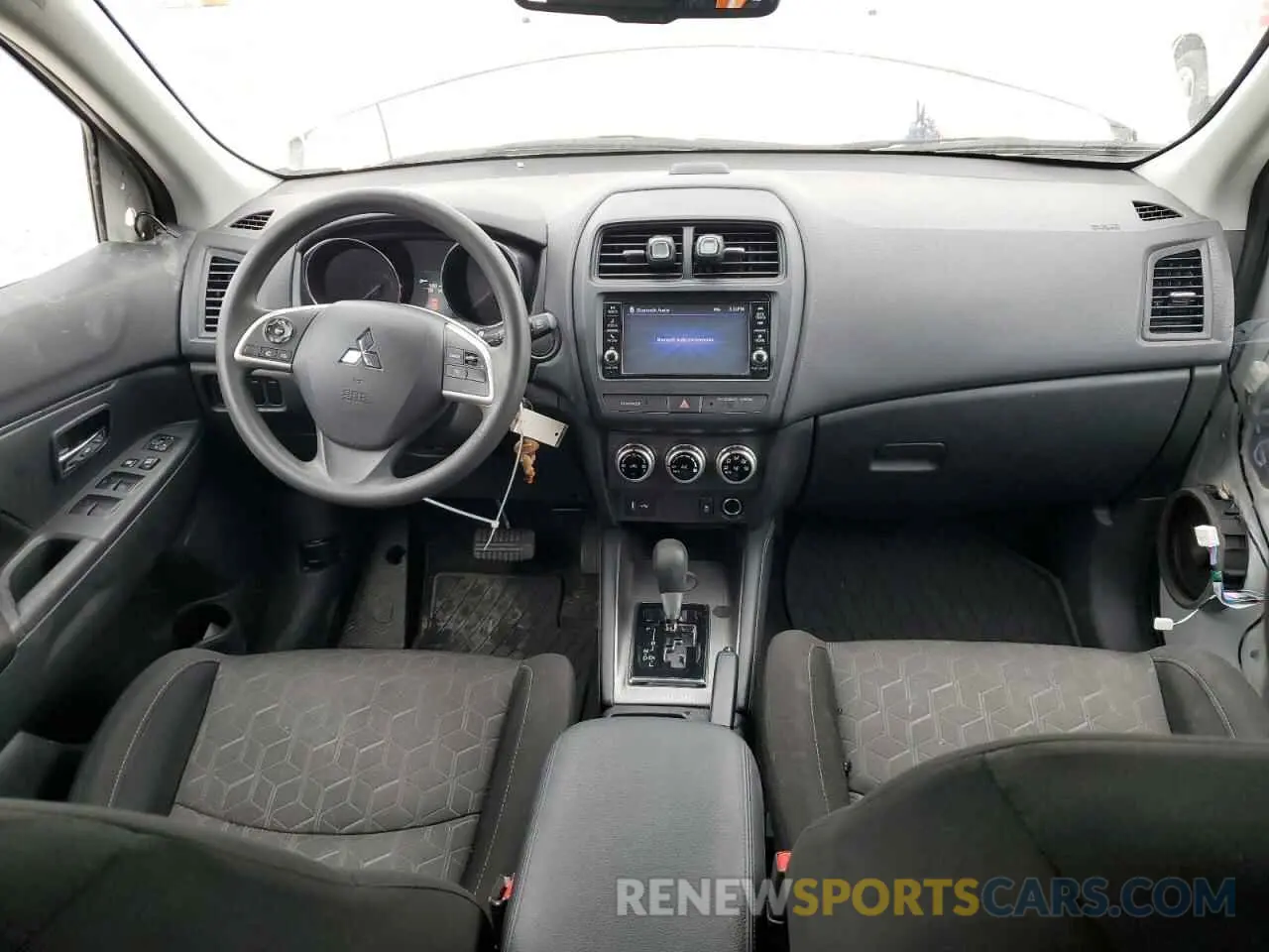 8 fotografías del automóvil dañado JA4APUAU5MU001596 MITSUBISHI OUTLANDER 2021