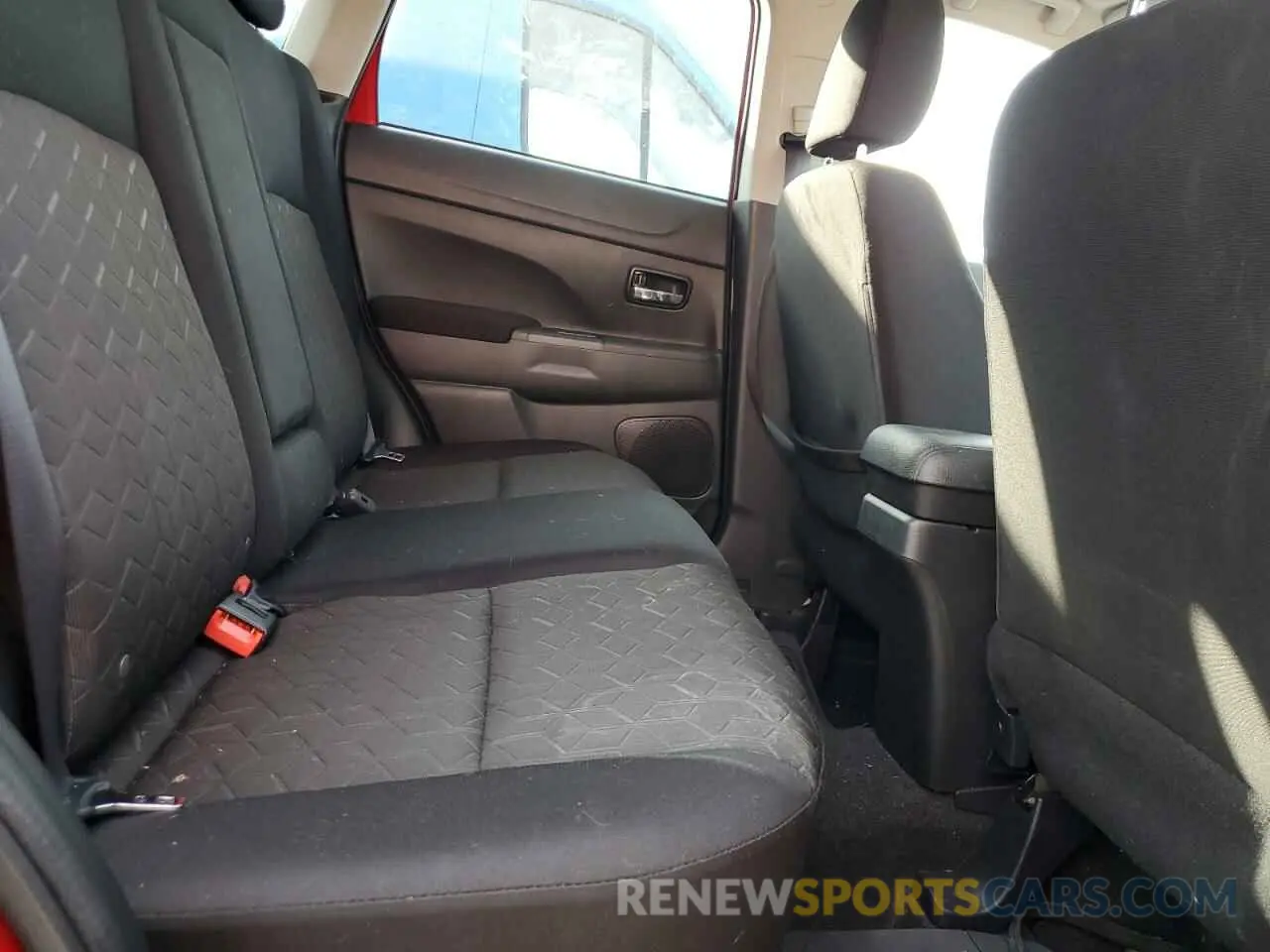 11 fotografías del automóvil dañado JA4APUAU5MU014154 MITSUBISHI OUTLANDER 2021