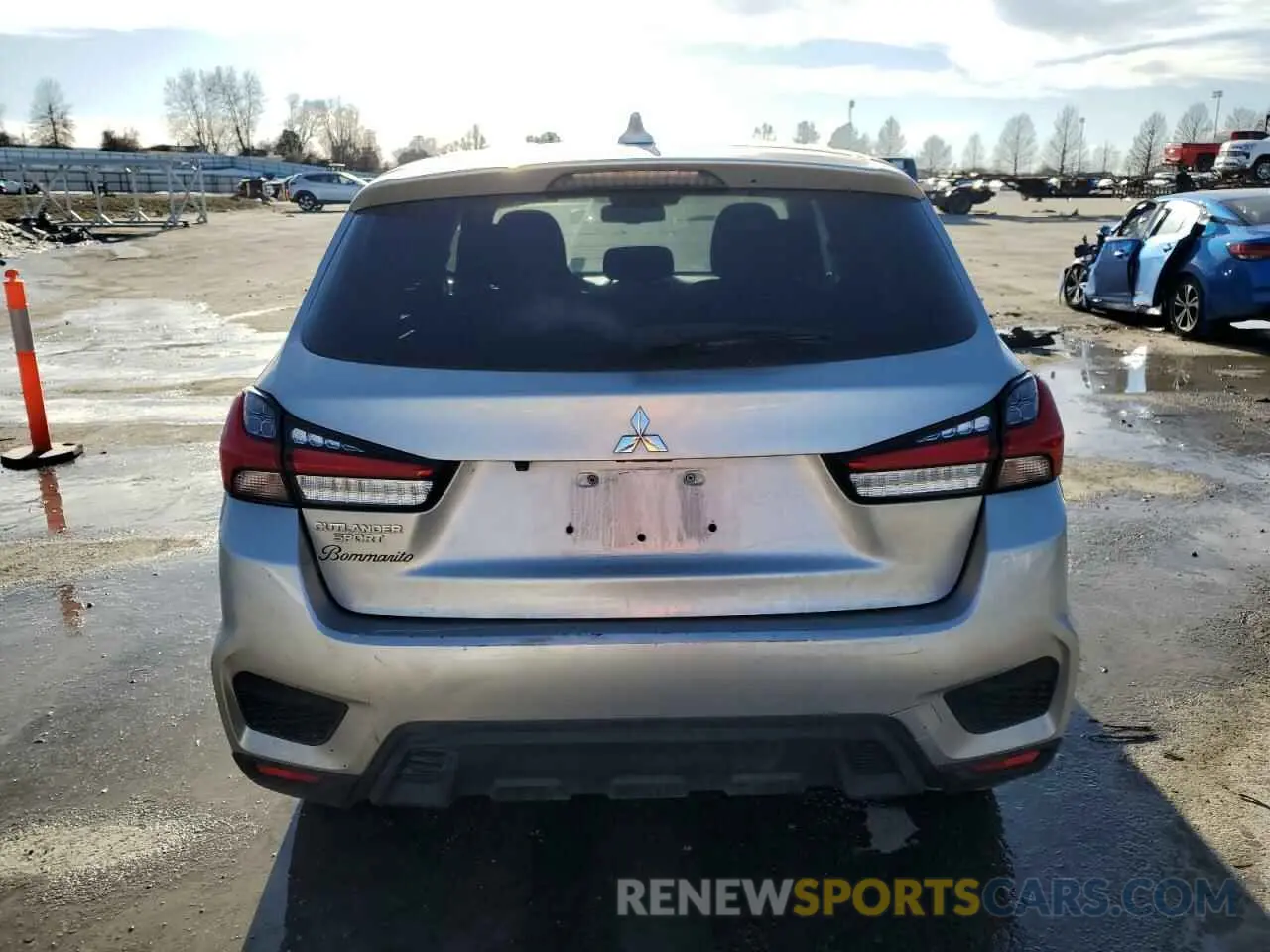 6 fotografías del automóvil dañado JA4APUAU5MU029172 MITSUBISHI OUTLANDER 2021