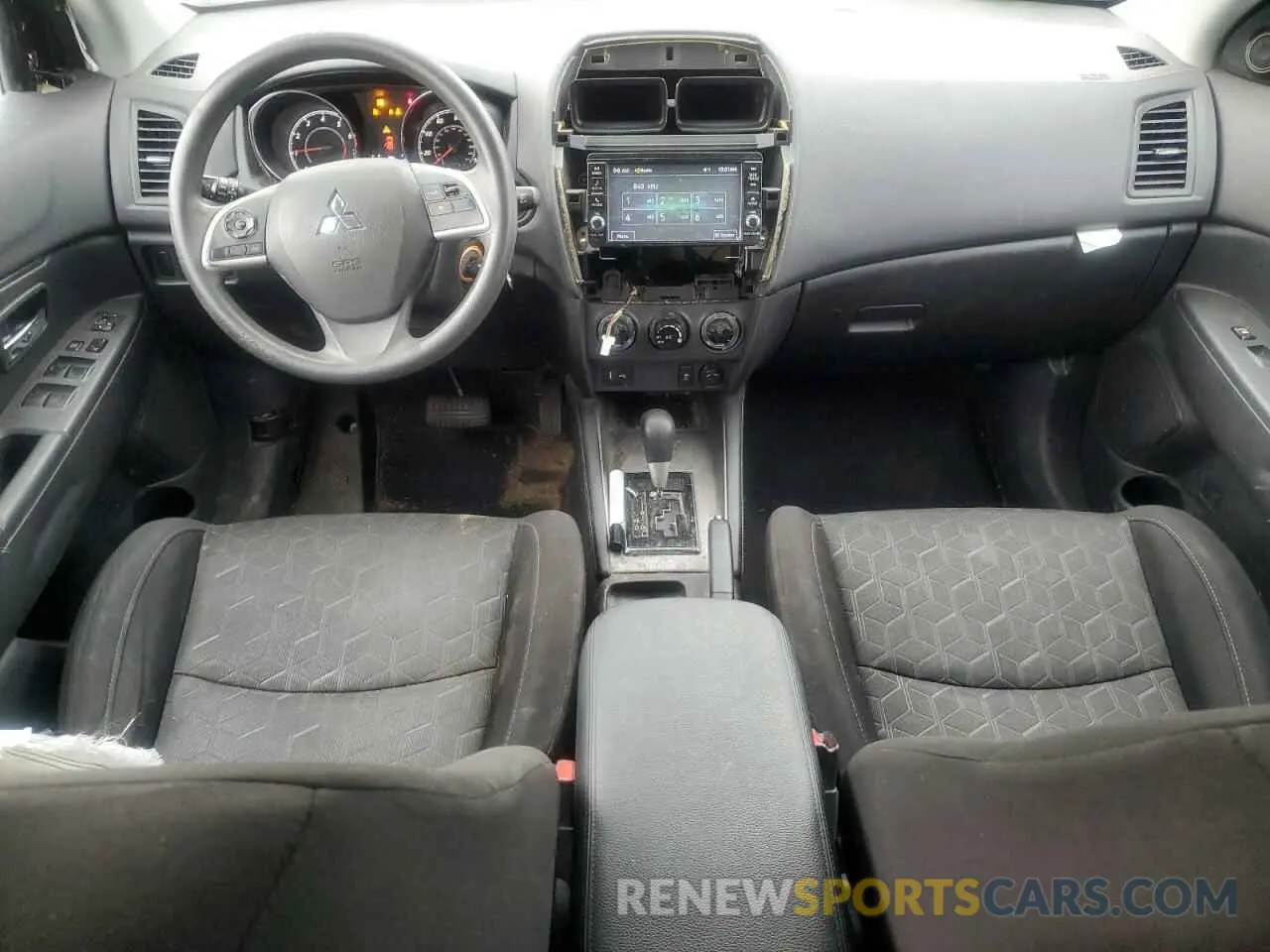 8 fotografías del automóvil dañado JA4APUAU8MU010938 MITSUBISHI OUTLANDER 2021