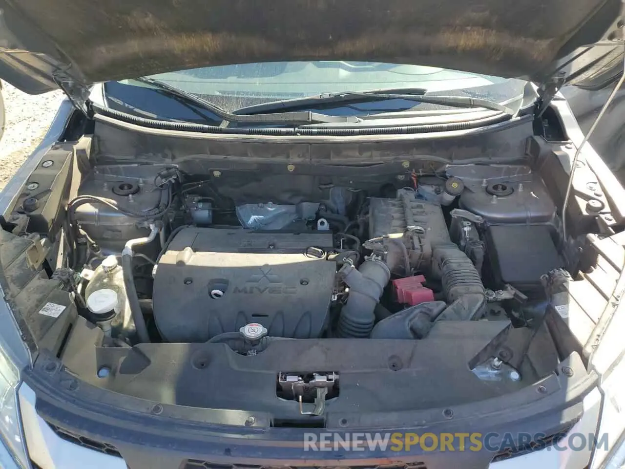 12 fotografías del automóvil dañado JA4APUAU8MU020059 MITSUBISHI OUTLANDER 2021