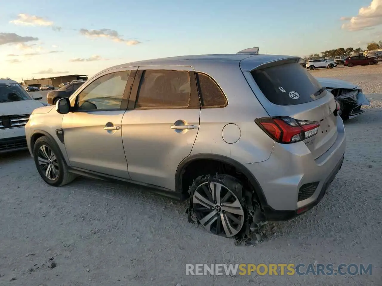 2 fotografías del automóvil dañado JA4APUAU8MU035256 MITSUBISHI OUTLANDER 2021