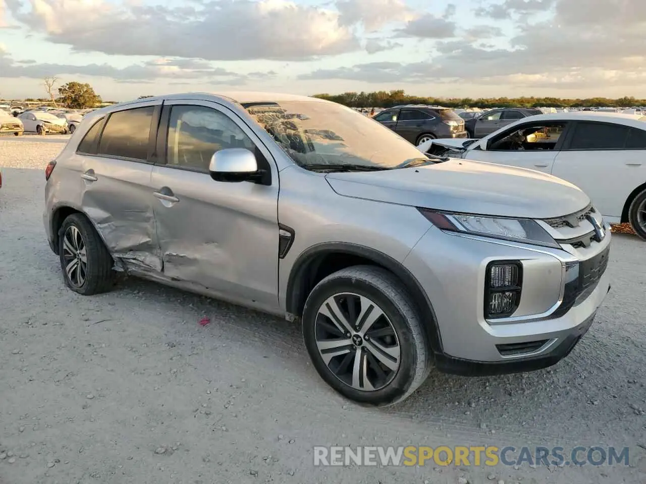 4 fotografías del automóvil dañado JA4APUAU8MU035256 MITSUBISHI OUTLANDER 2021