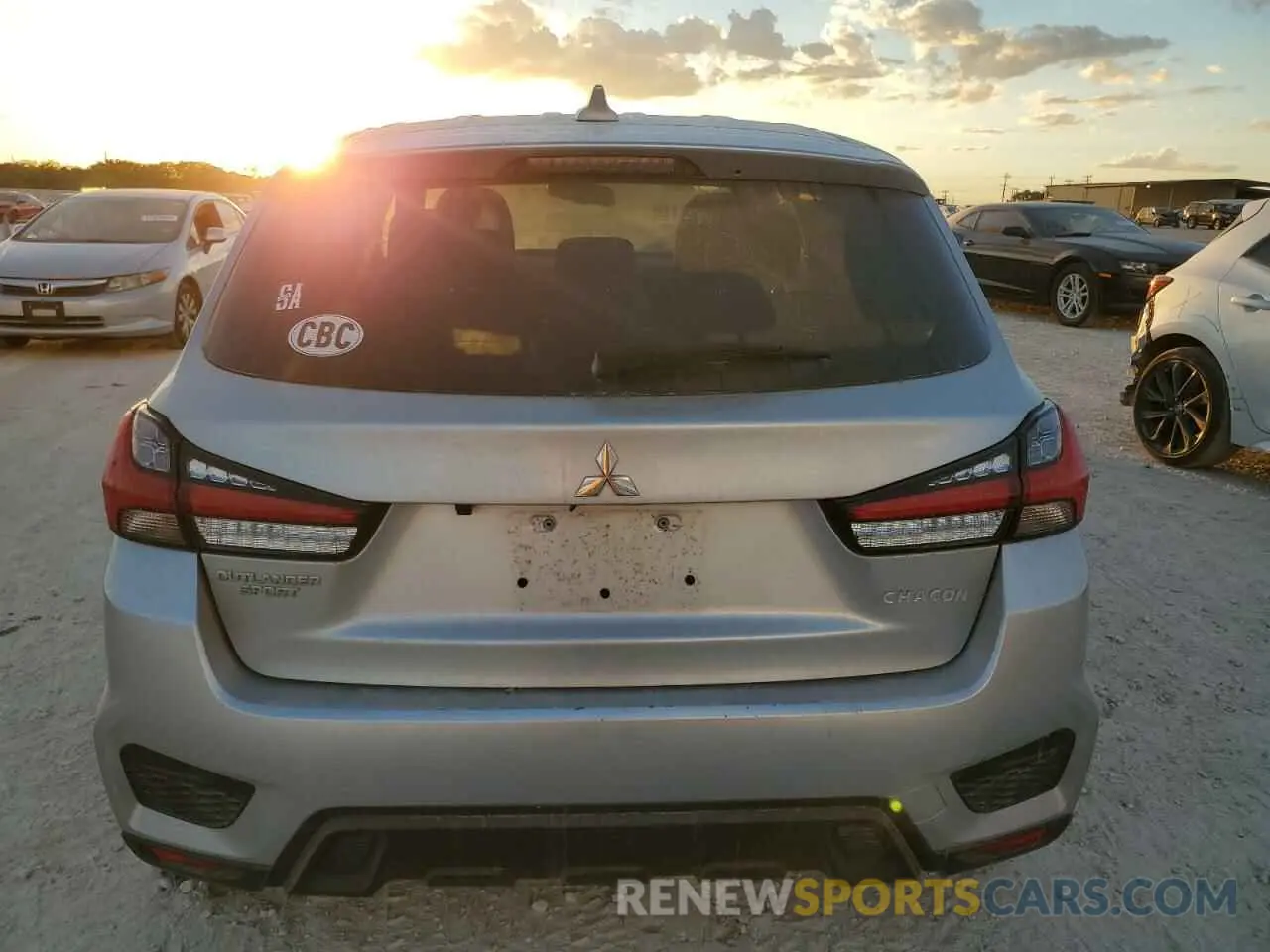 6 fotografías del automóvil dañado JA4APUAU8MU035256 MITSUBISHI OUTLANDER 2021
