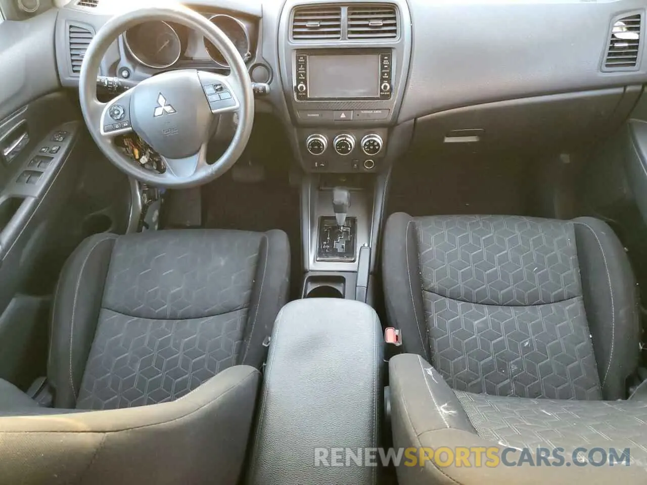 8 fotografías del automóvil dañado JA4APUAU8MU035256 MITSUBISHI OUTLANDER 2021