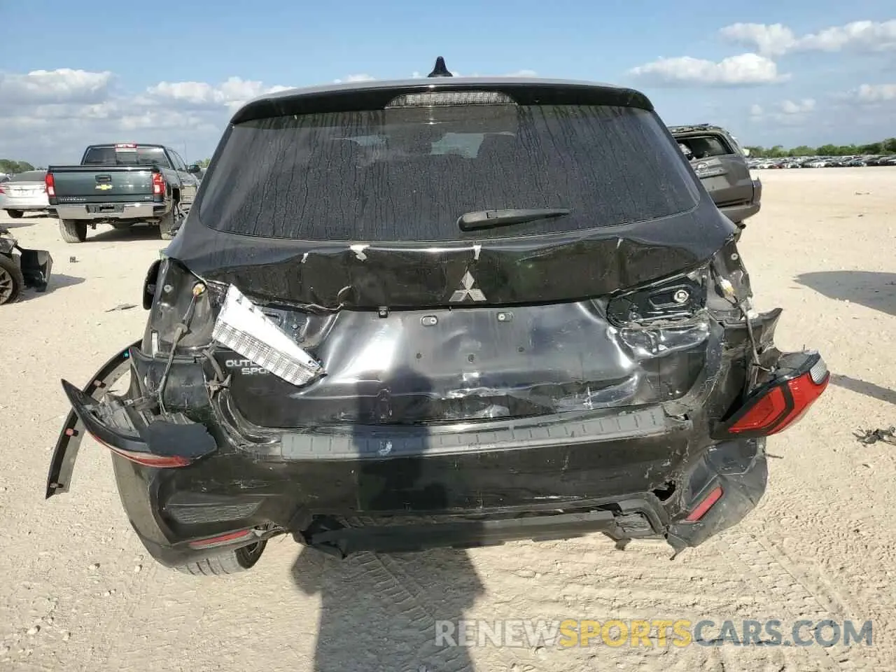 6 fotografías del automóvil dañado JA4APUAU9MU014481 MITSUBISHI OUTLANDER 2021