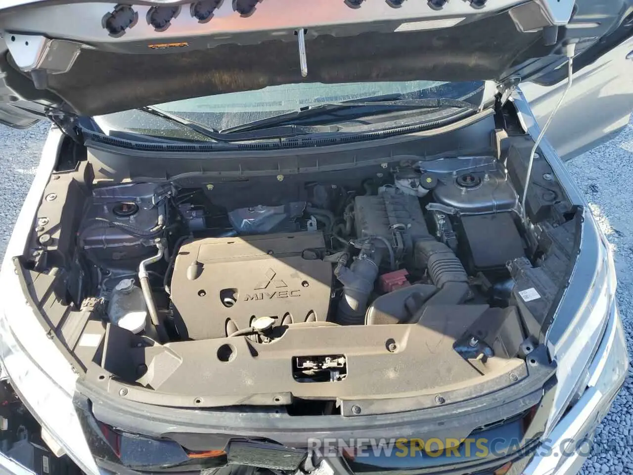 11 fotografías del automóvil dañado JA4APUAUXMU002162 MITSUBISHI OUTLANDER 2021