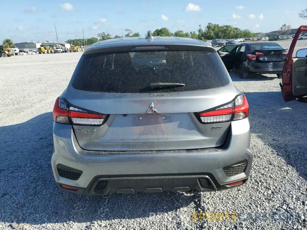 6 fotografías del automóvil dañado JA4APUAUXMU002162 MITSUBISHI OUTLANDER 2021