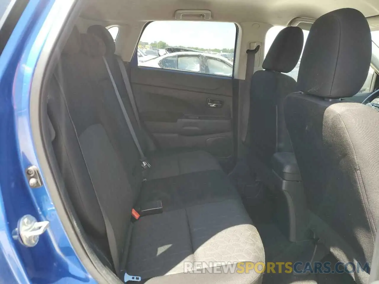 11 fotografías del automóvil dañado JA4APUAUXMU011864 MITSUBISHI OUTLANDER 2021