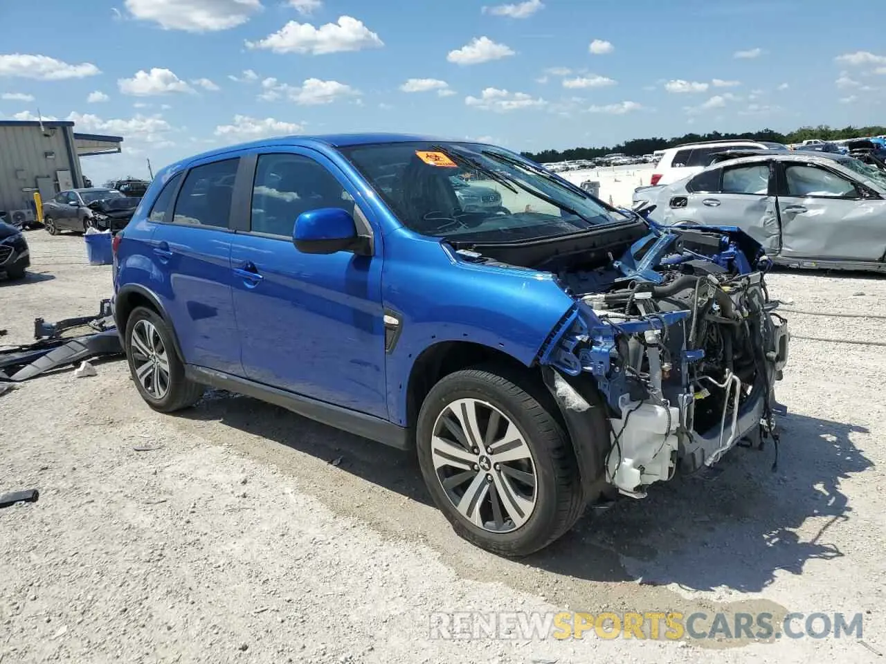 4 fotografías del automóvil dañado JA4APUAUXMU011864 MITSUBISHI OUTLANDER 2021