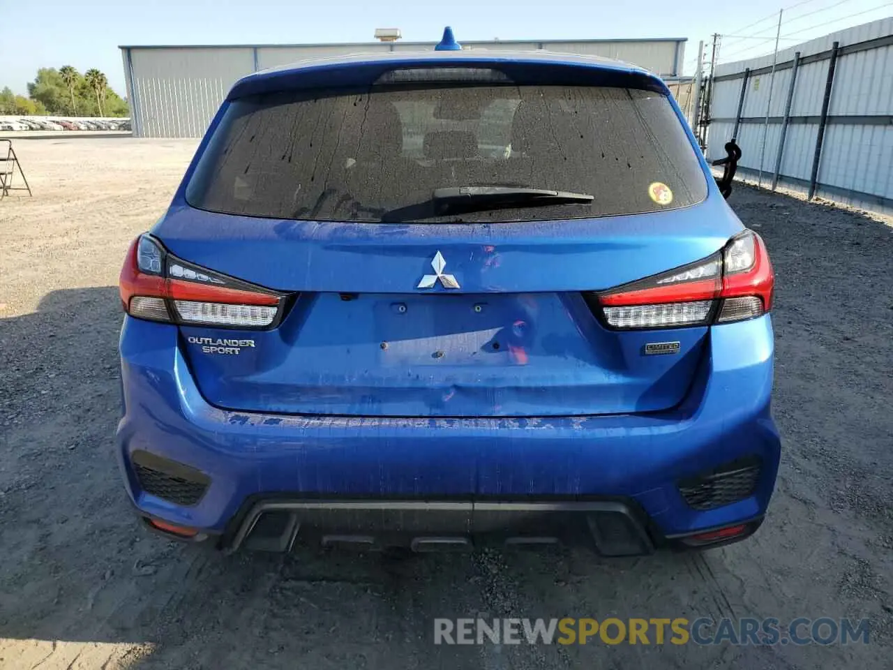 6 fotografías del automóvil dañado JA4APUAUXMU024811 MITSUBISHI OUTLANDER 2021