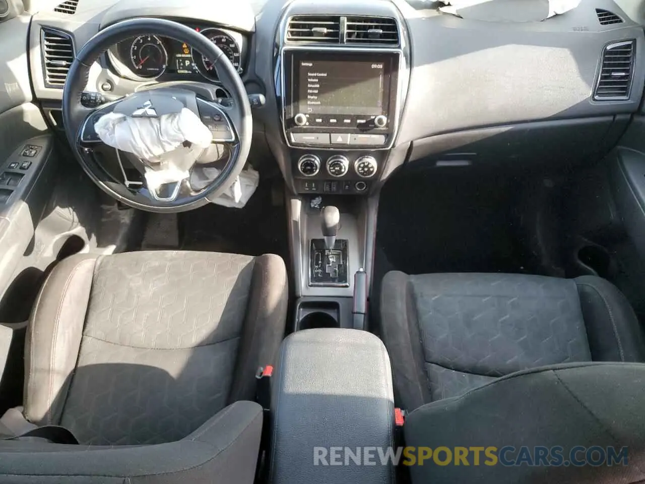 8 fotografías del automóvil dañado JA4APUAUXMU024811 MITSUBISHI OUTLANDER 2021