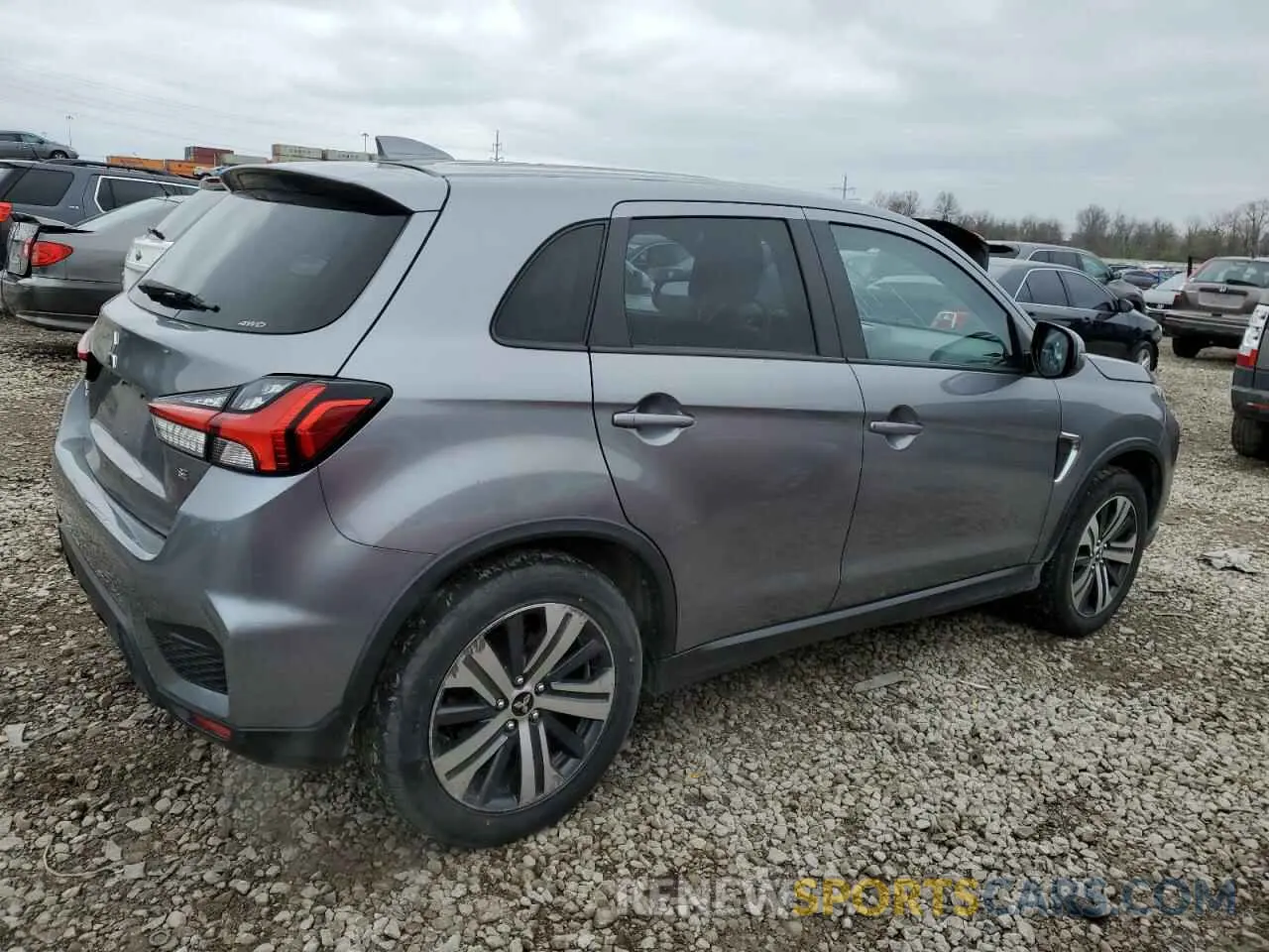 3 fotografías del automóvil dañado JA4ARUAU0MU021040 MITSUBISHI OUTLANDER 2021