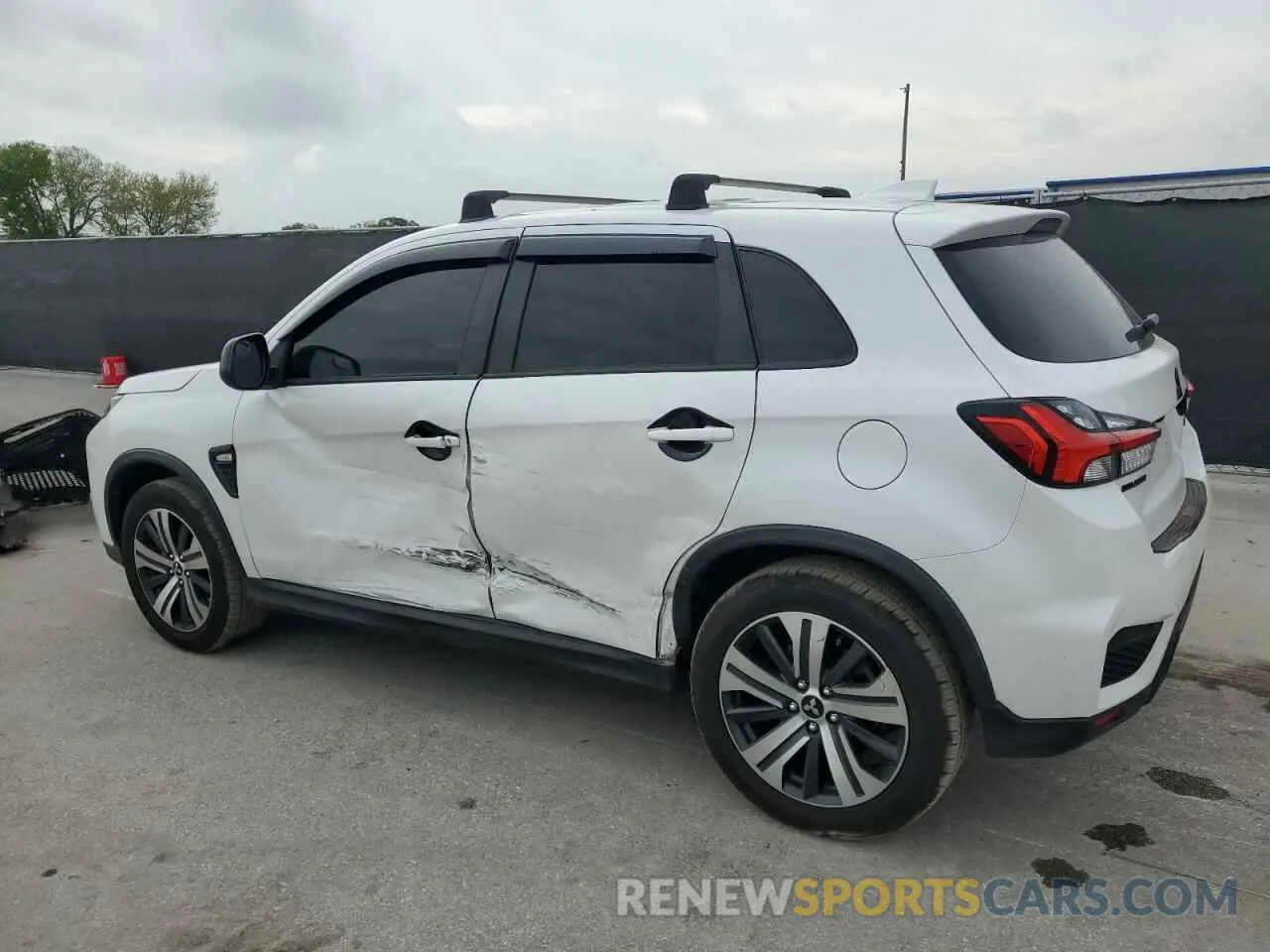 2 fotografías del automóvil dañado JA4ARUAU6MU016859 MITSUBISHI OUTLANDER 2021