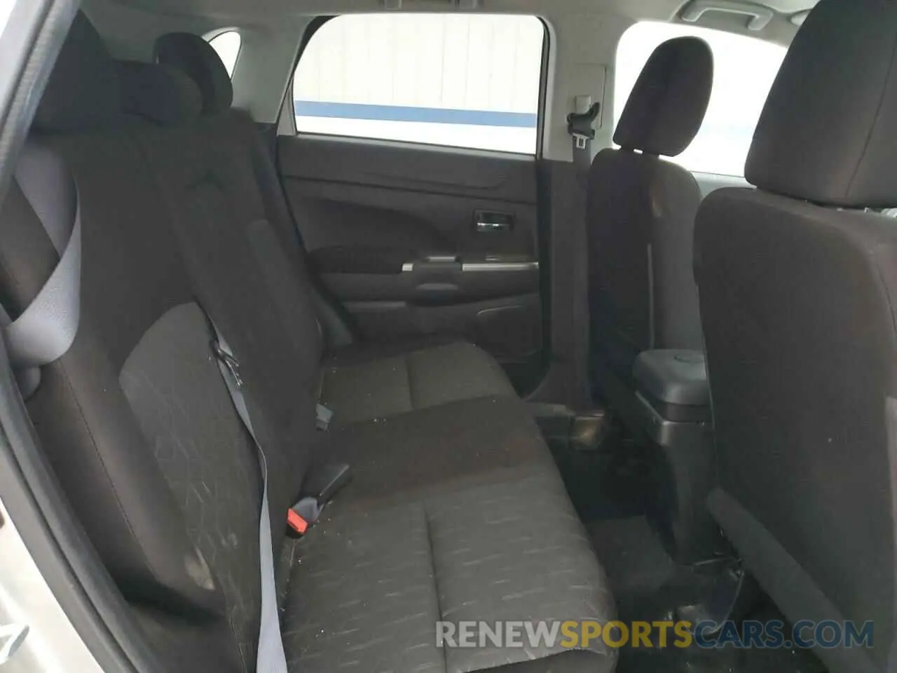 11 fotografías del automóvil dañado JA4ARUAU7MU026557 MITSUBISHI OUTLANDER 2021