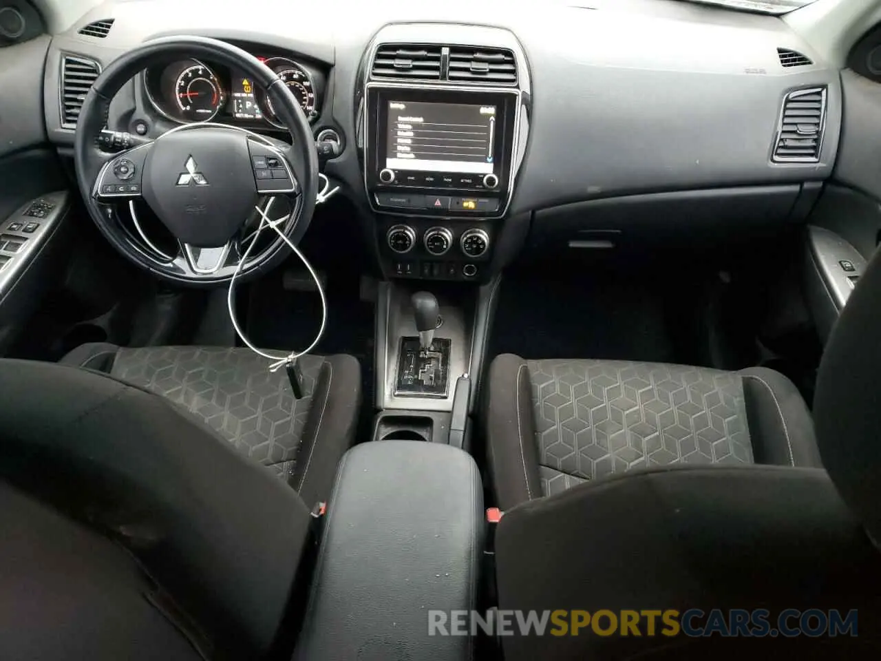 8 fotografías del automóvil dañado JA4ARUAU7MU026557 MITSUBISHI OUTLANDER 2021