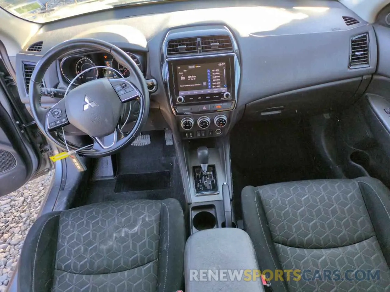 8 fotografías del automóvil dañado JA4ARUAU8MU023568 MITSUBISHI OUTLANDER 2021