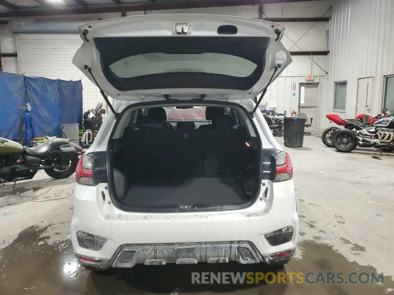 6 fotografías del automóvil dañado JA4ARUAUXMU031915 MITSUBISHI OUTLANDER 2021
