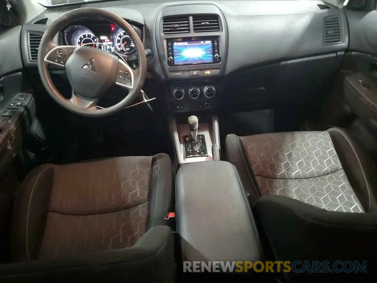 8 fotografías del automóvil dañado JA4ARUAUXMU031915 MITSUBISHI OUTLANDER 2021
