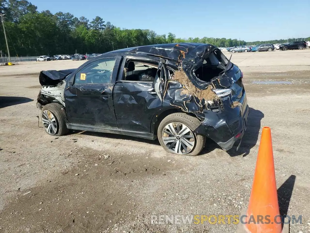 2 fotografías del automóvil dañado JA4APUAU4NU002627 MITSUBISHI OUTLANDER 2022