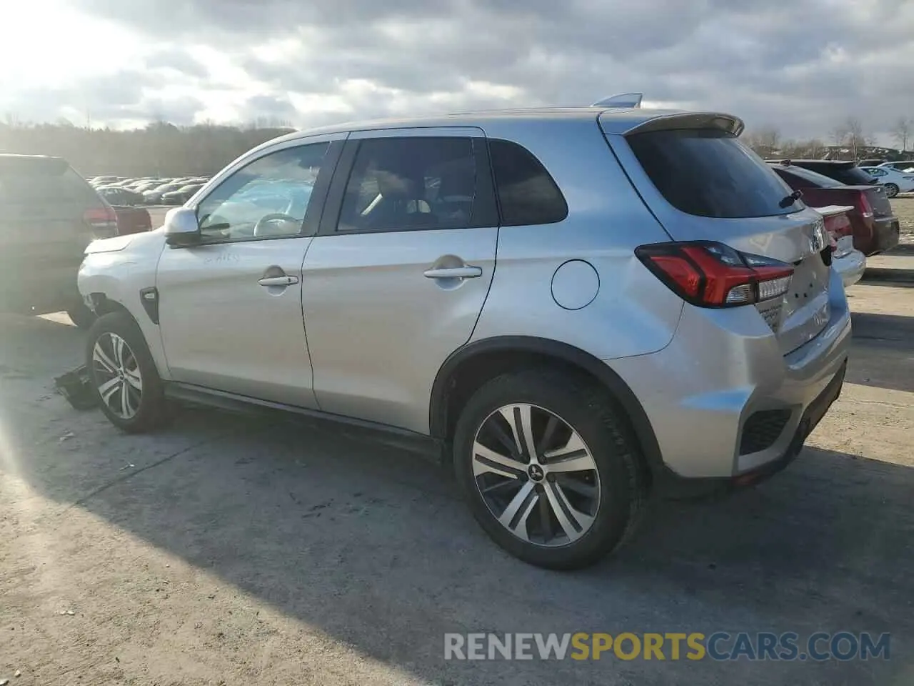 2 fotografías del automóvil dañado JA4APUAU7NU010401 MITSUBISHI OUTLANDER 2022