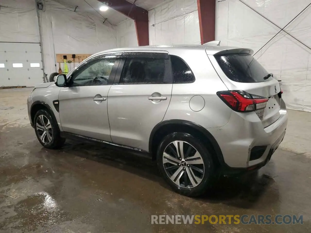 2 fotografías del automóvil dañado JA4APUAUXNU018587 MITSUBISHI OUTLANDER 2022