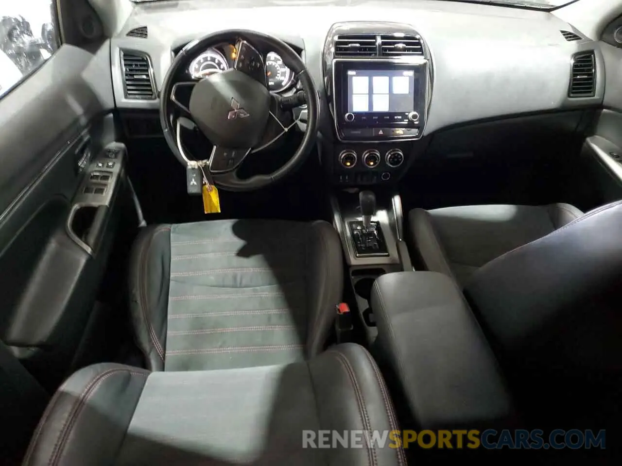 8 fotografías del automóvil dañado JA4APVAU4NU010832 MITSUBISHI OUTLANDER 2022