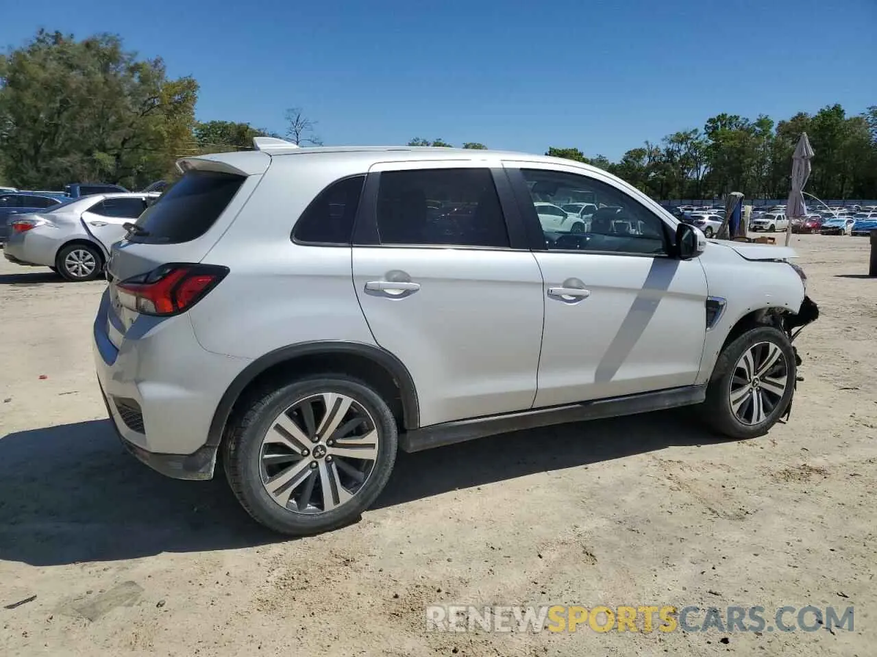 3 fotografías del automóvil dañado JA4ARUAU3NU006873 MITSUBISHI OUTLANDER 2022
