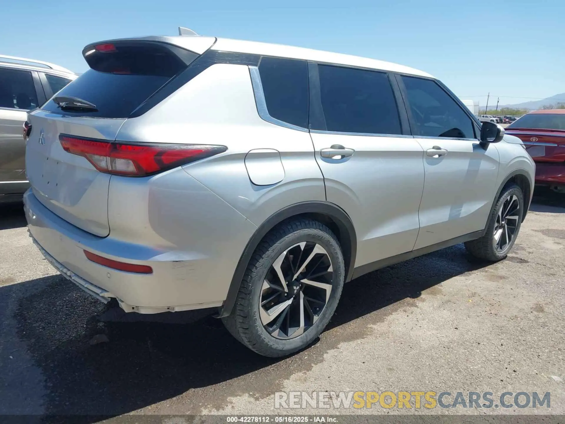 4 fotografías del automóvil dañado JA4J3TA81NZ015802 MITSUBISHI OUTLANDER 2022
