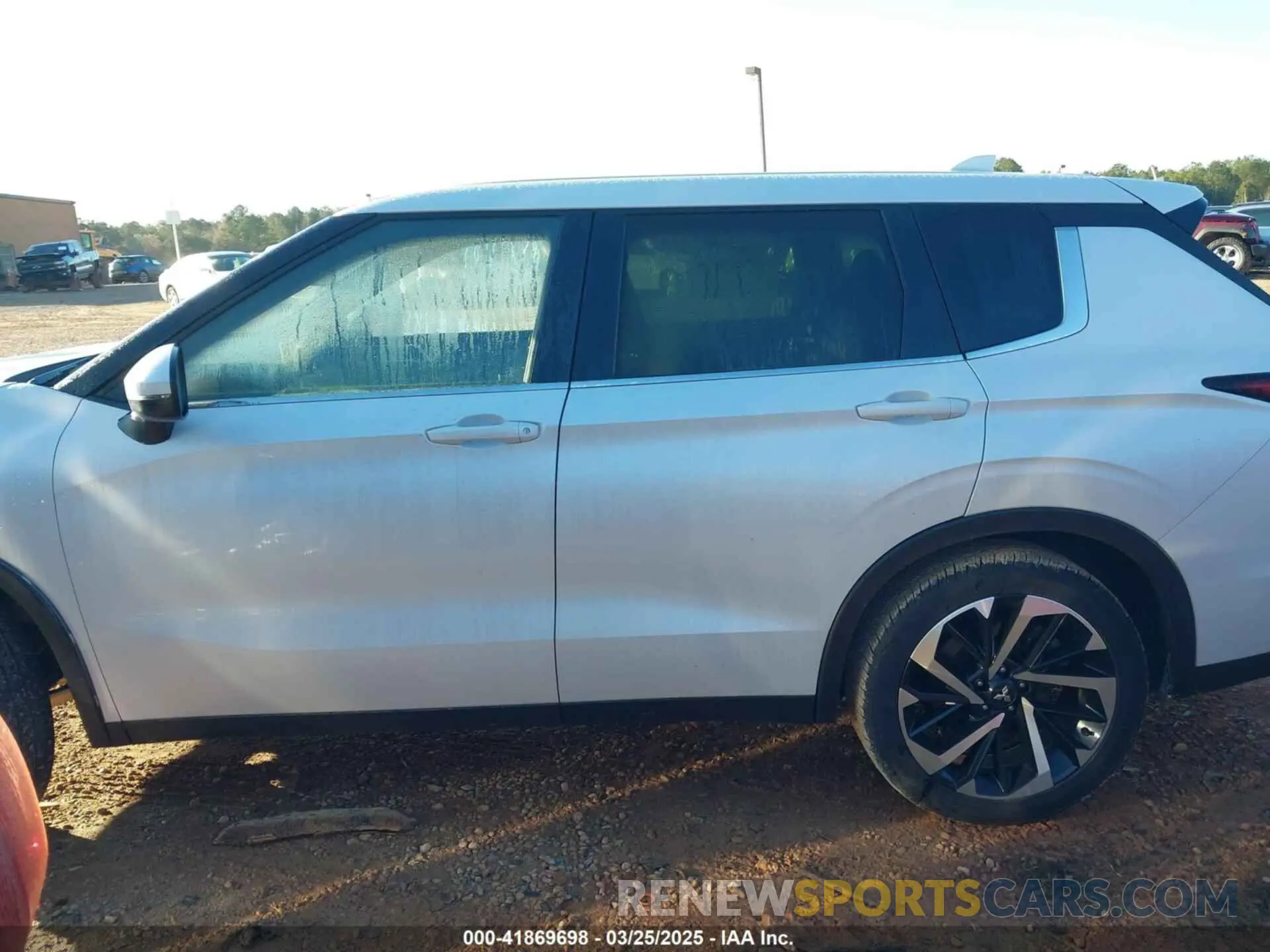 15 fotografías del automóvil dañado JA4J3TA81NZ049481 MITSUBISHI OUTLANDER 2022