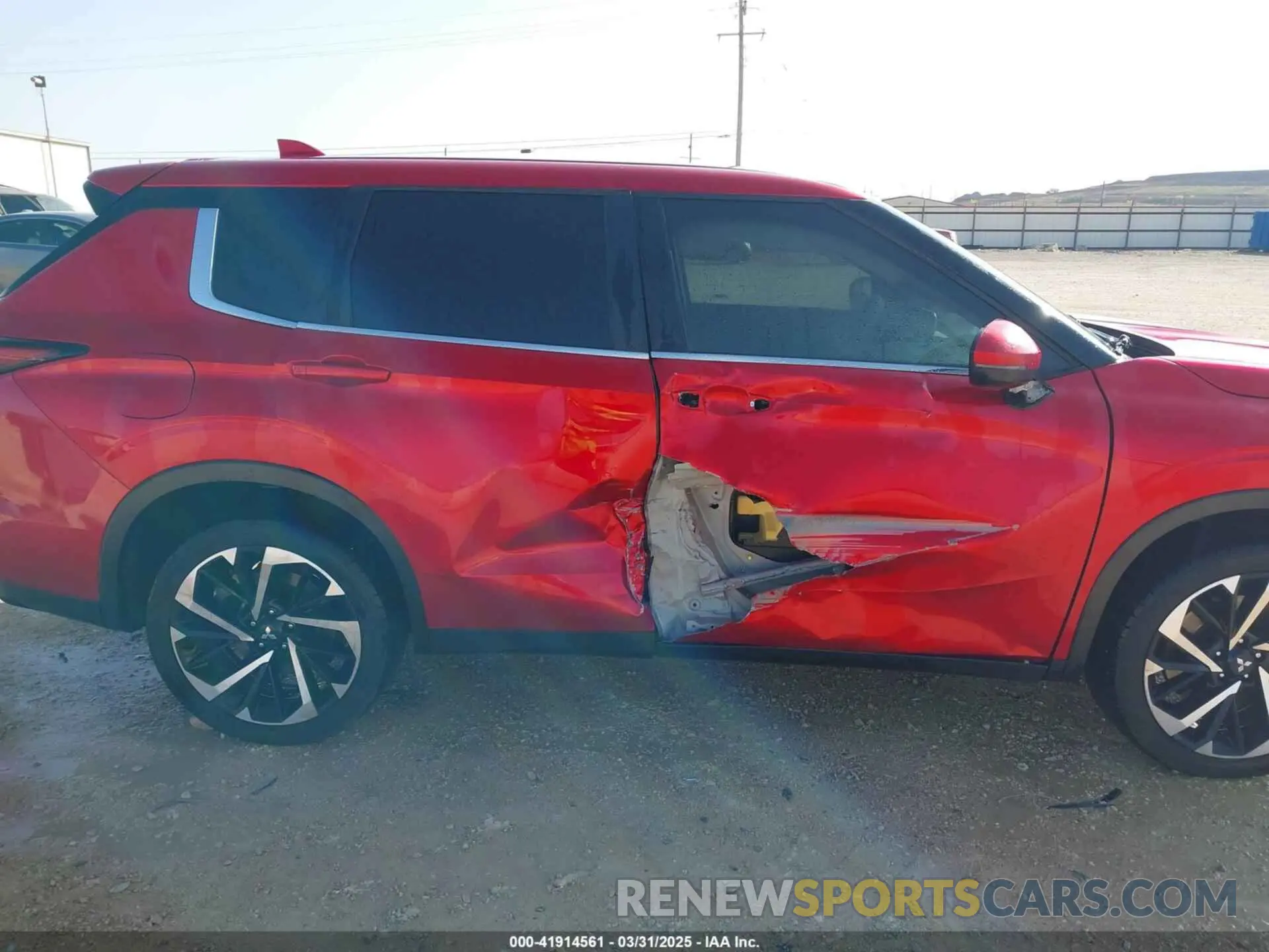 17 fotografías del automóvil dañado JA4J3TA83NZ020421 MITSUBISHI OUTLANDER 2022