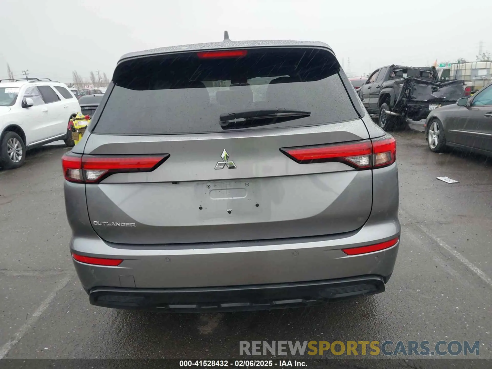 17 fotografías del automóvil dañado JA4J3UA81NZ090912 MITSUBISHI OUTLANDER 2022