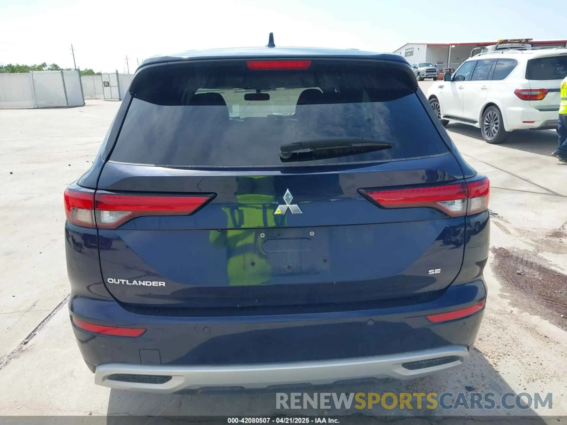16 fotografías del automóvil dañado JA4J3UA82NZ089574 MITSUBISHI OUTLANDER 2022