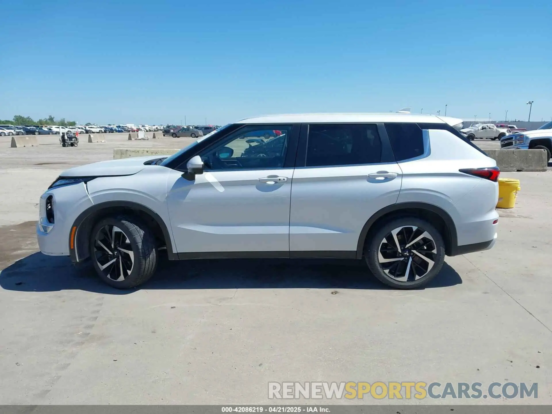 15 fotografías del automóvil dañado JA4J3UA89NZ090494 MITSUBISHI OUTLANDER 2022