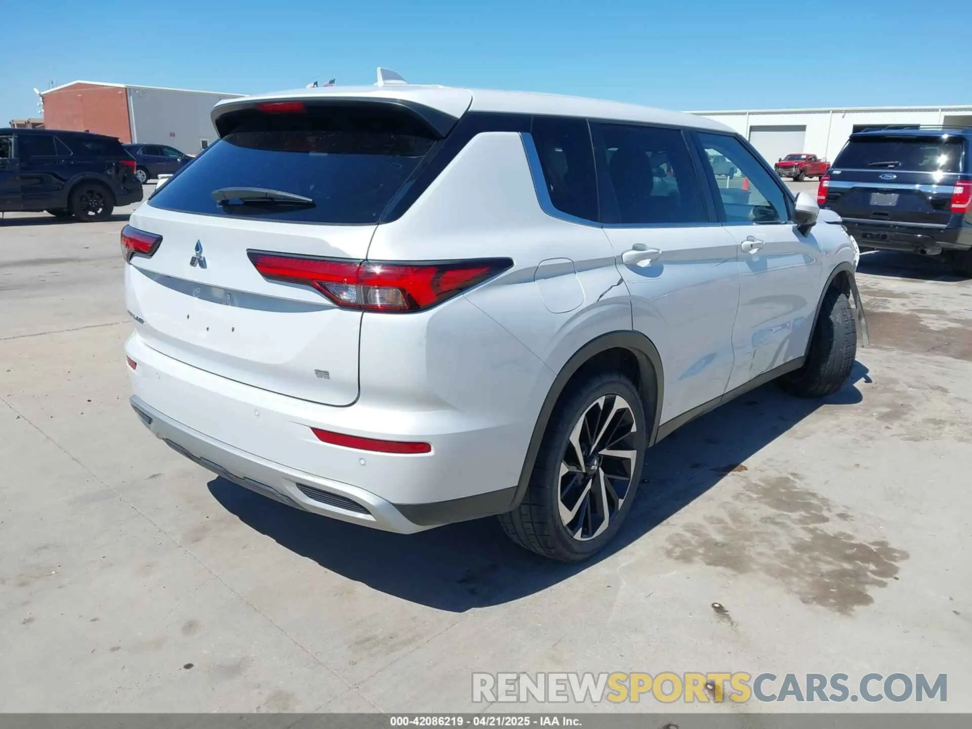 4 fotografías del automóvil dañado JA4J3UA89NZ090494 MITSUBISHI OUTLANDER 2022