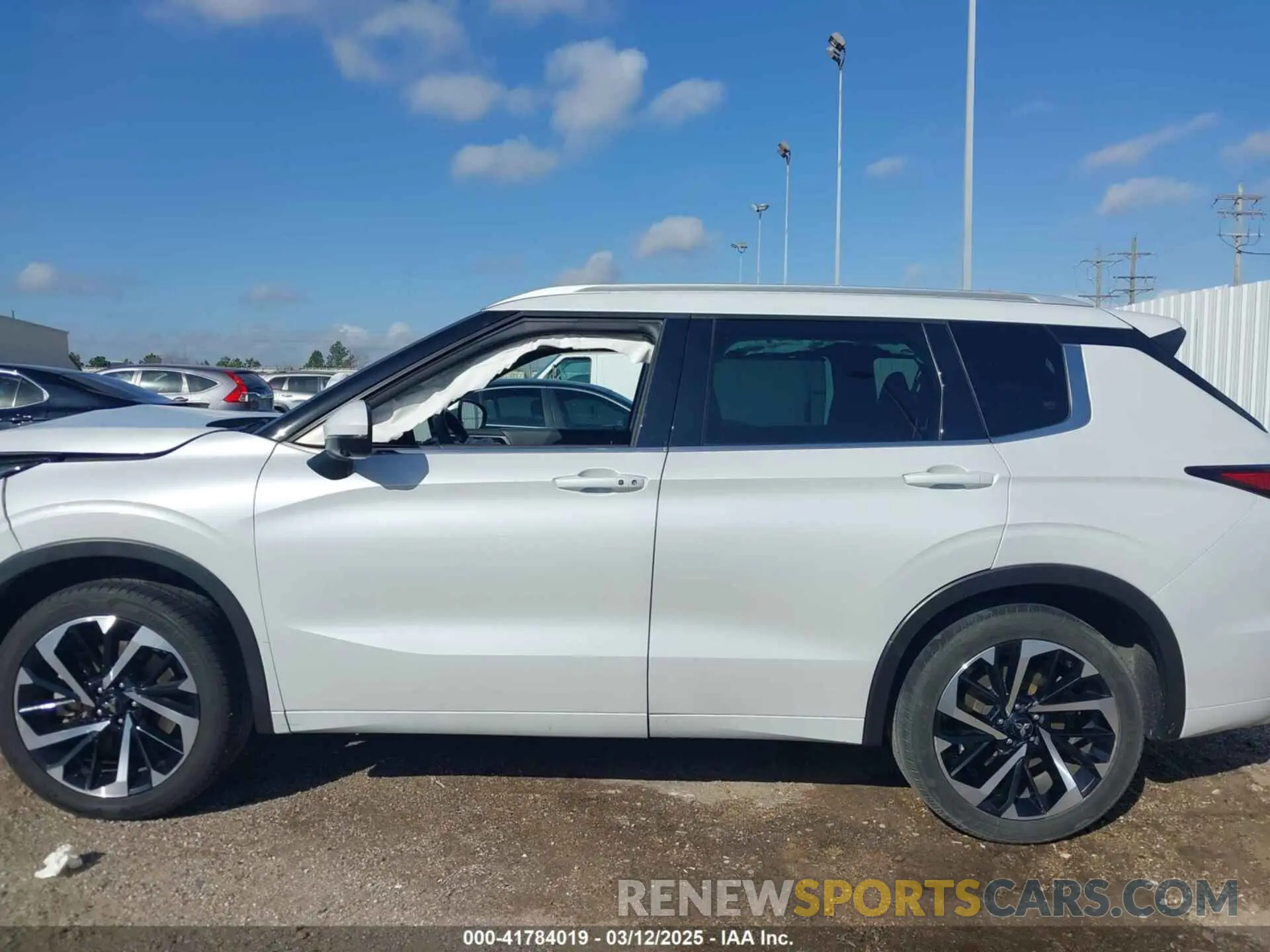14 fotografías del automóvil dañado JA4J3VA83NZ092652 MITSUBISHI OUTLANDER 2022