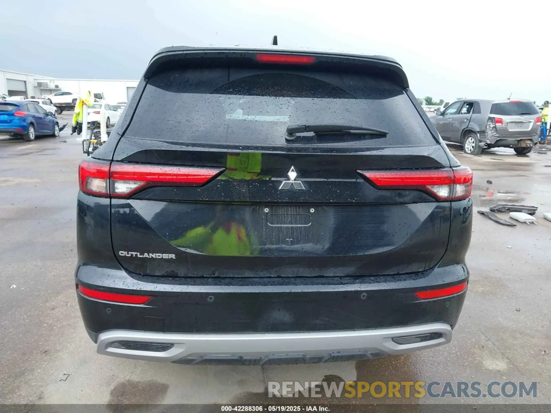 17 fotografías del automóvil dañado JA4J3VA86NZ086876 MITSUBISHI OUTLANDER 2022