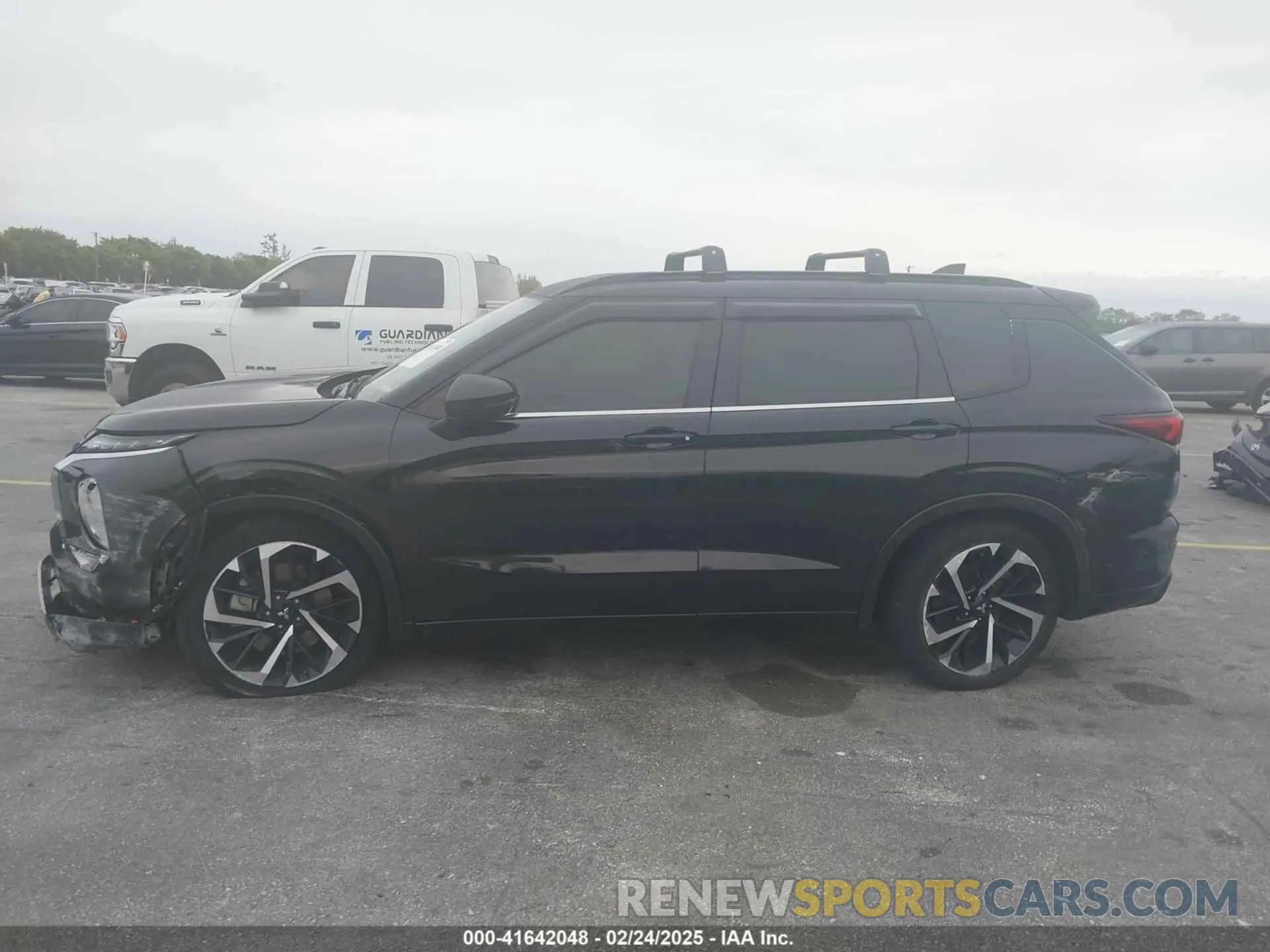 14 fotografías del automóvil dañado JA4J3VA88NZ055256 MITSUBISHI OUTLANDER 2022