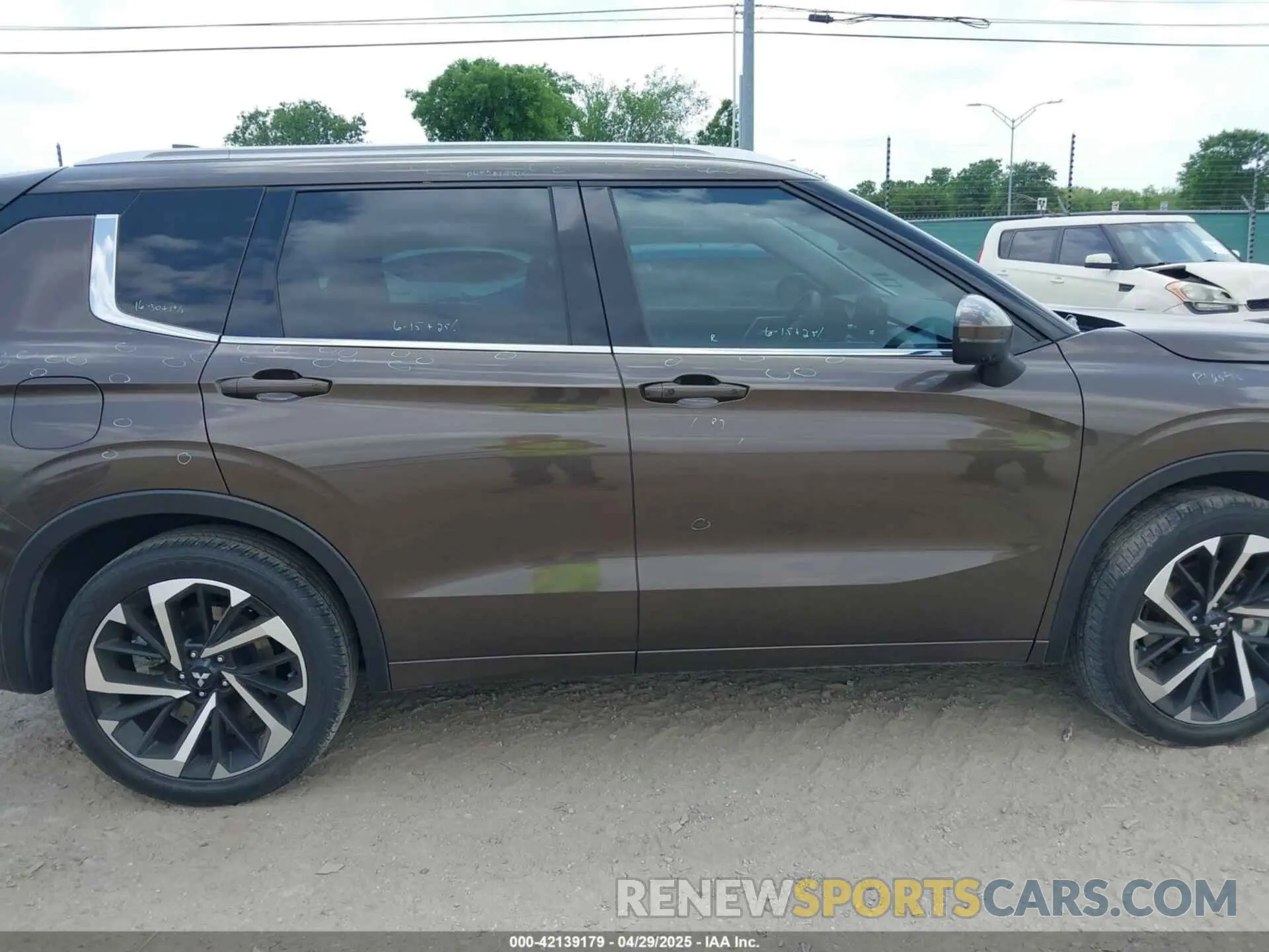 13 fotografías del automóvil dañado JA4J3VA88NZ090055 MITSUBISHI OUTLANDER 2022