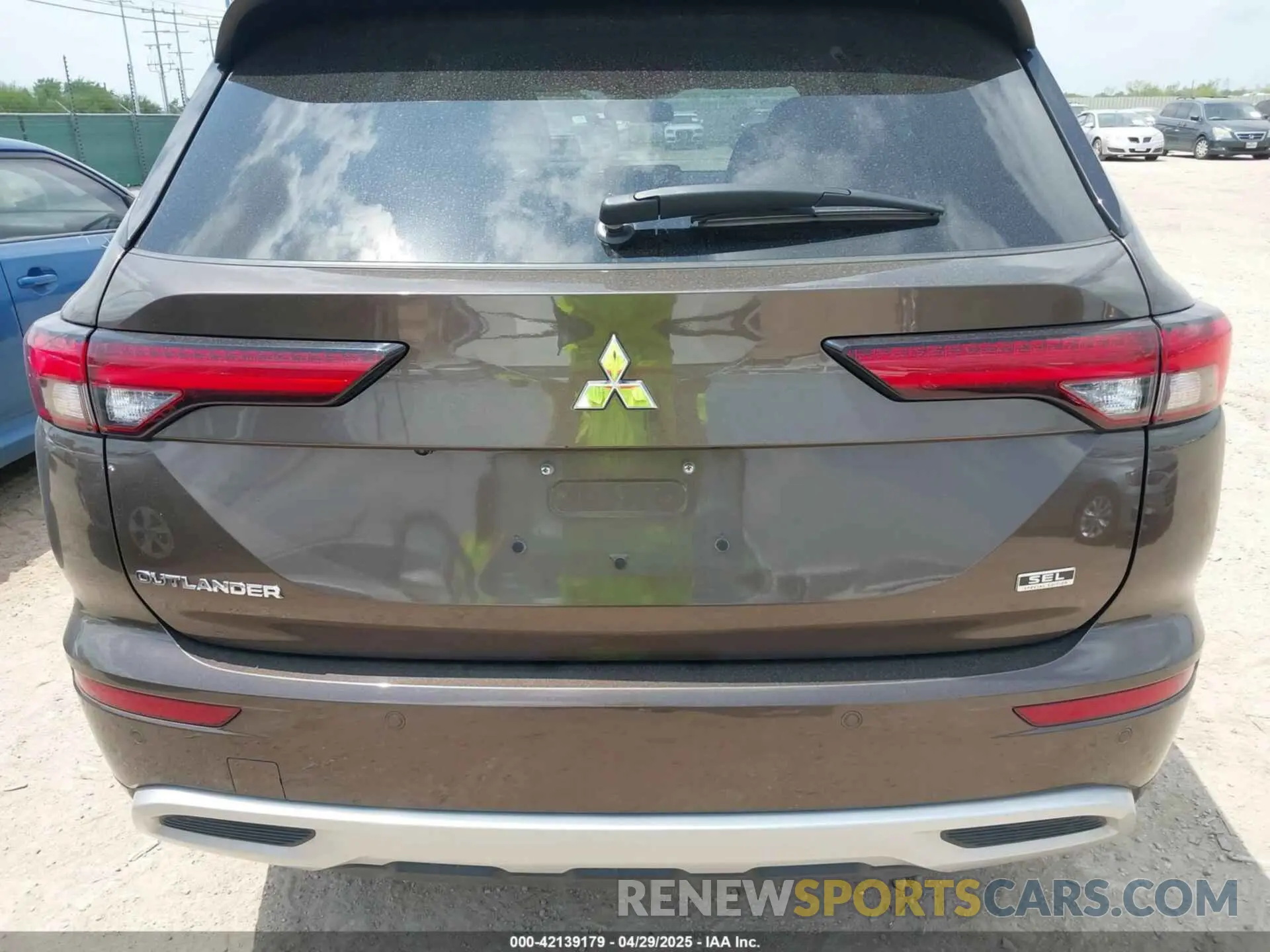 16 fotografías del automóvil dañado JA4J3VA88NZ090055 MITSUBISHI OUTLANDER 2022