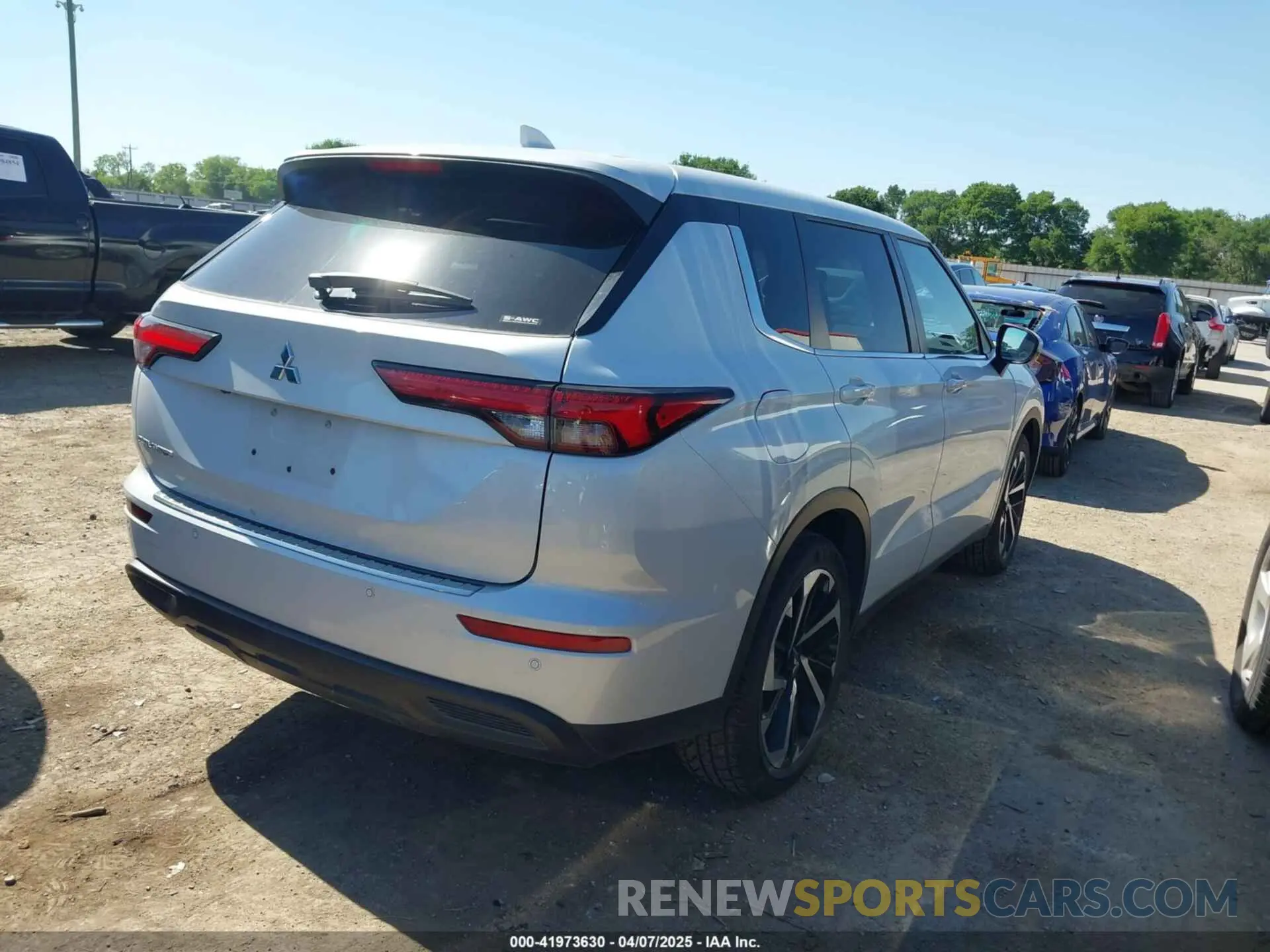 4 fotografías del automóvil dañado JA4J4TA86NZ050719 MITSUBISHI OUTLANDER 2022