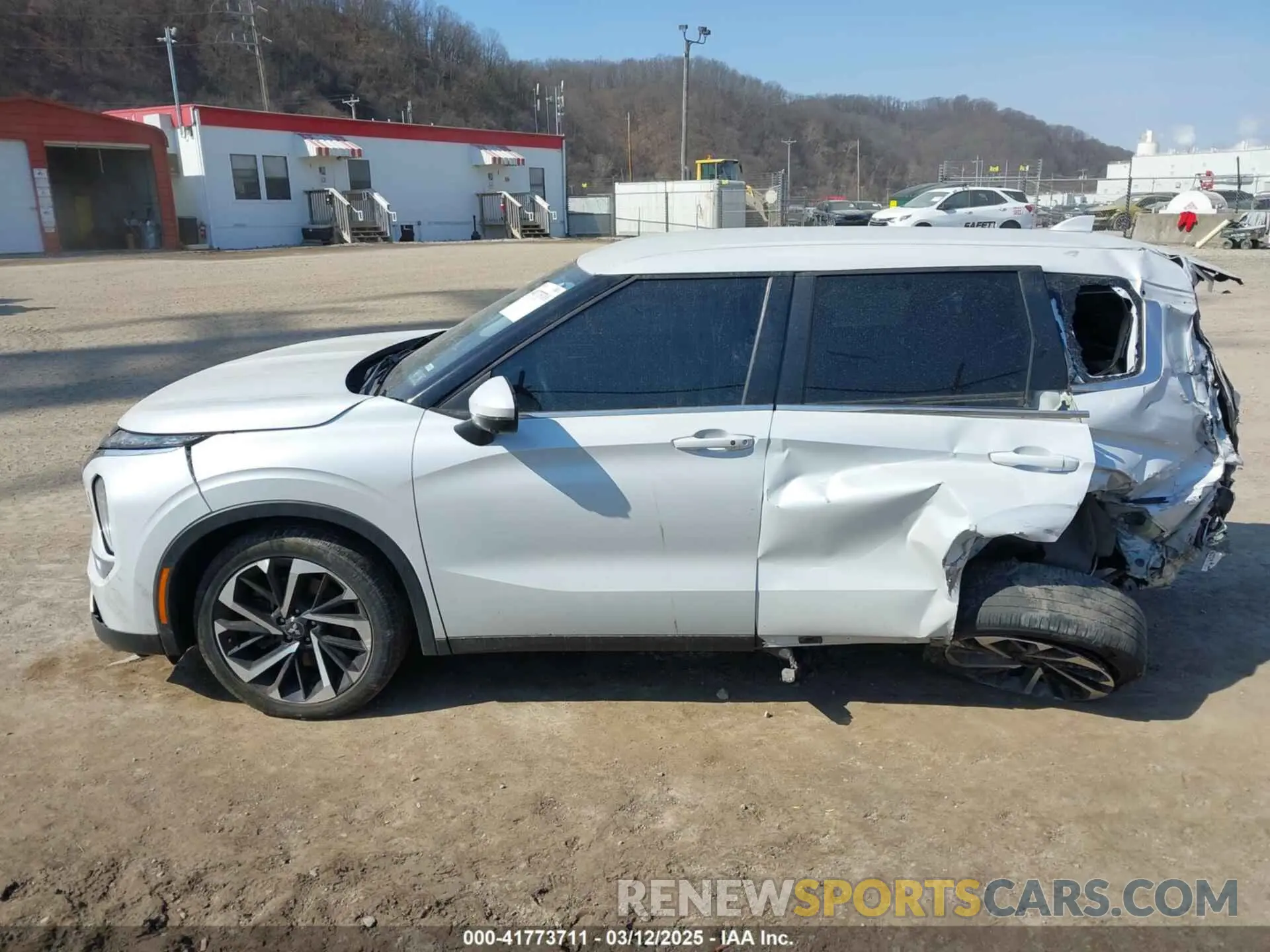 14 fotografías del automóvil dañado JA4J4UA80NZ033078 MITSUBISHI OUTLANDER 2022