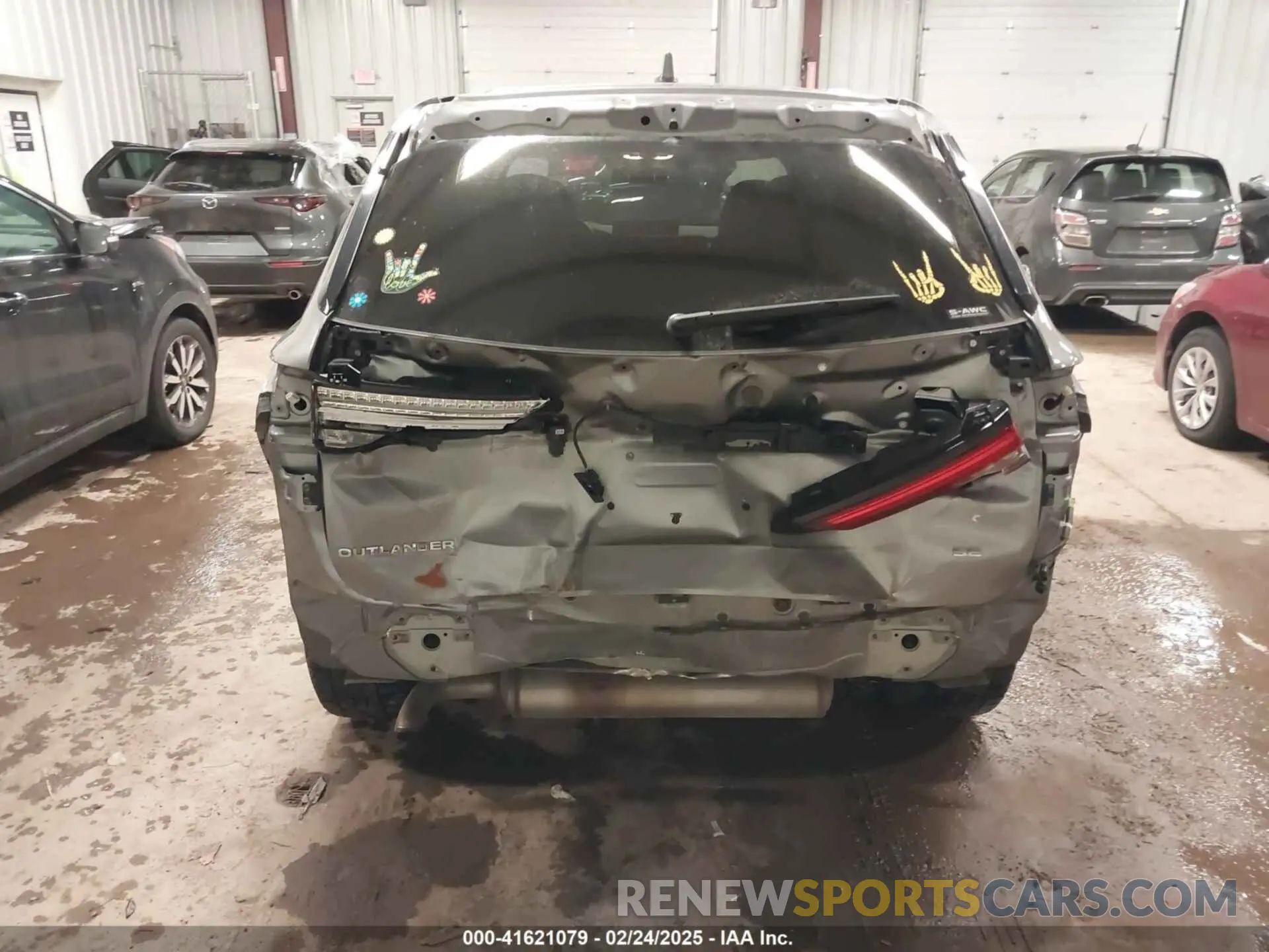 16 fotografías del automóvil dañado JA4J4UA81NZ049872 MITSUBISHI OUTLANDER 2022
