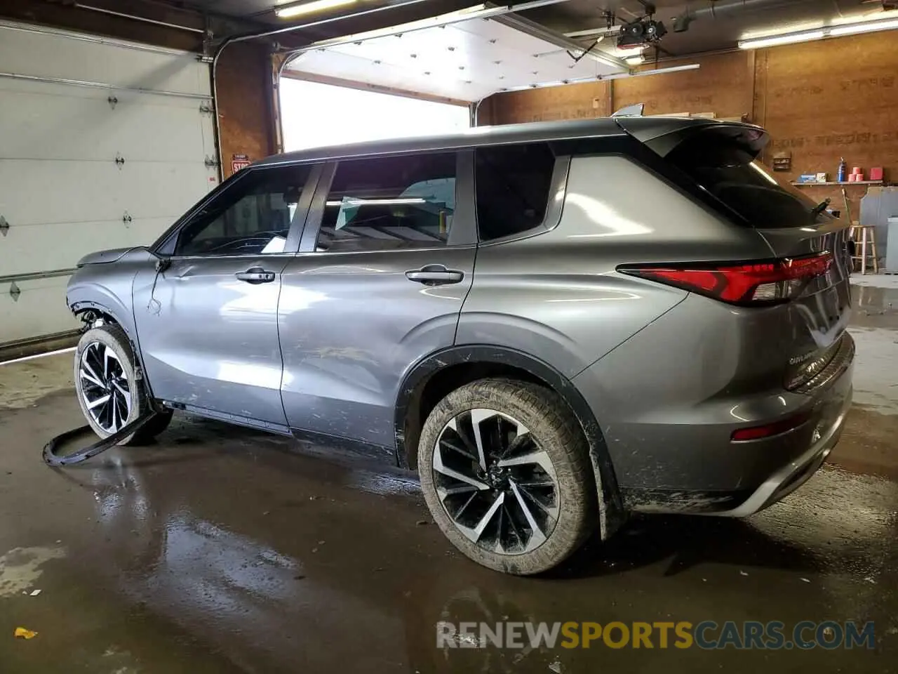 2 fotografías del automóvil dañado JA4J4UA82NZ012345 MITSUBISHI OUTLANDER 2022