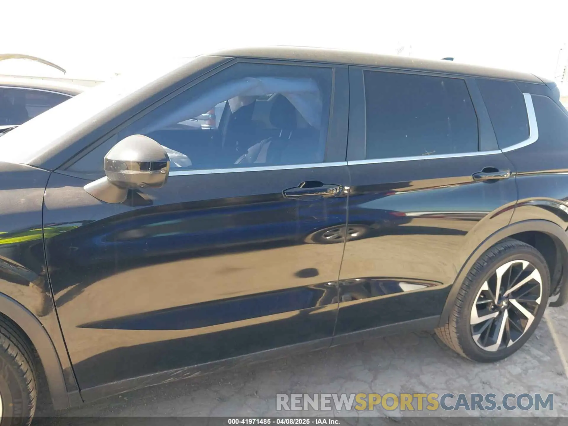 14 fotografías del automóvil dañado JA4J4UA82NZ050917 MITSUBISHI OUTLANDER 2022